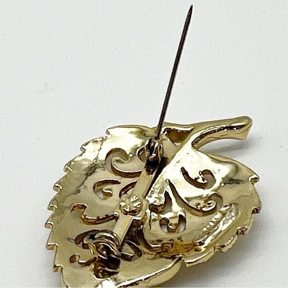 Vintage Gerrys Gold Tone Scroll Textured Leaf Brooch Pin Marked 2.25" - Picture 6 of 6